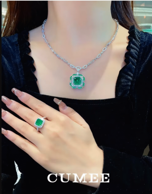 CUMEE: Diseño de lujo, collar con colgante cuadrado de piedras preciosas sintéticas CZ esmeralda. PRECIO DE OFERTA :221,99€