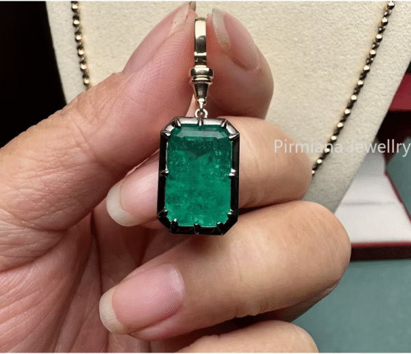 ALIBABA DETSCHE BOOT Pirmiana: Collar personalizado 14k Oro amarillo y esmeralda cultivada en laboratorio. PRECIO DE OFERTA : 1.337,39€