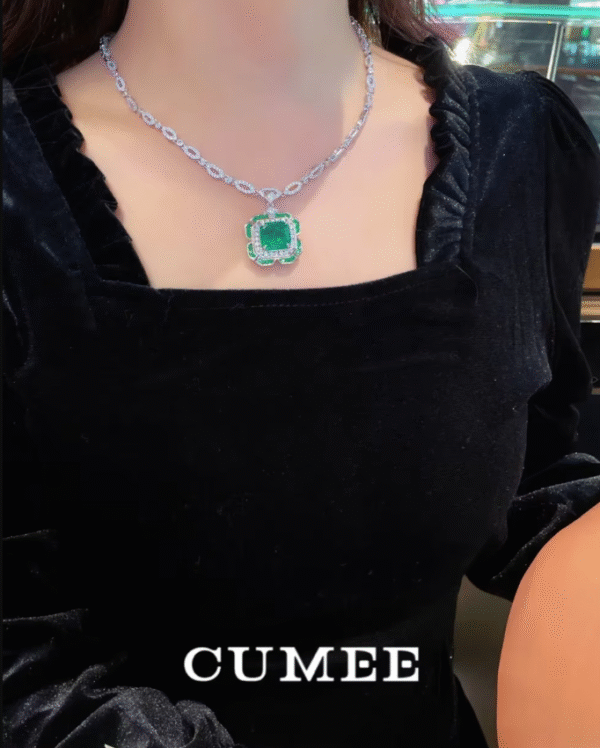 CUMEE: Diseño de lujo, collar con colgante cuadrado de piedras preciosas sintéticas CZ esmeralda. PRECIO DE OFERTA :221,99€