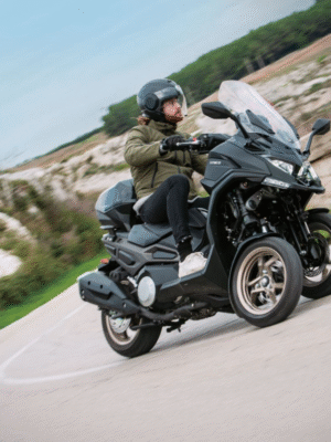 Kymco CV3 550i: un maxi-scooter innovador con una potencia sorprendente. PRECIO DE OFERTA :3.543,69€