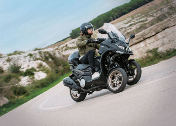 ali seis Kymco CV3 550i: un maxi-scooter innovador con una potencia sorprendente. PRECIO DE OFERTA :3.543,69€