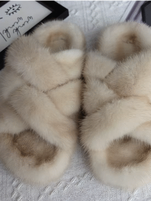 2025: Nuevas zapatillas mullidas de moda para mujer, zapatos planos de felpa, zapatillas antideslizantes para mujer.