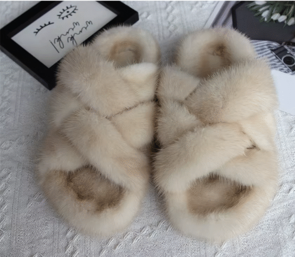 2025: Nuevas zapatillas mullidas de moda para mujer, zapatos planos de felpa, zapatillas antideslizantes para mujer.