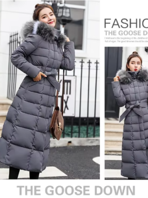 Chaqueta de Invierno Acolchada con Capucha y Cuello de Piel – Abrigo Largo para Mujer. Precio de oferta €279,99 EUR