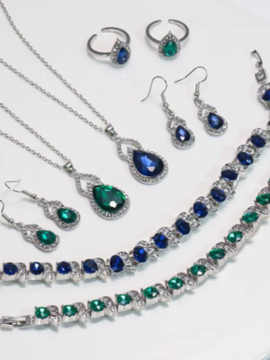 Elegante conjunto de collar, pulsera y pendientes con colgante de gota de agua y flores de diamantes de imitación de doble capa para mujeres. Conjunto de joyas con corazón de amor.