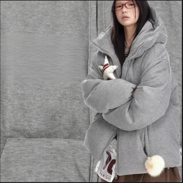 Prepárate para el invierno con nuestra exclusiva chaqueta de plumón de pato blanco 90% y poliéster. En oferta por 307,38 $