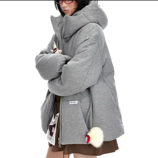 Prepárate para el invierno con nuestra exclusiva chaqueta de plumón de pato blanco 90% y poliéster. En oferta por 307,38 $